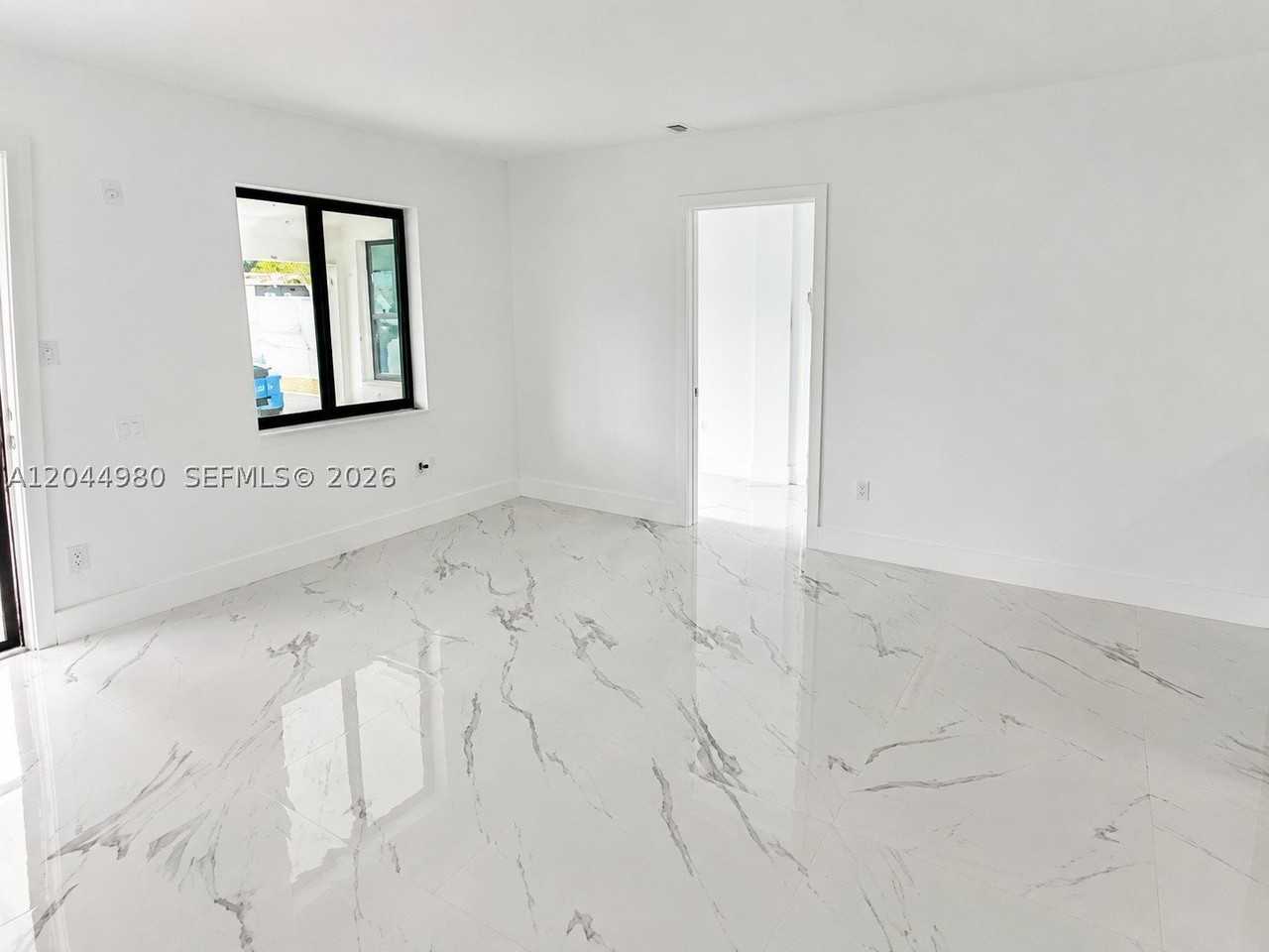 3435 Sw 91st Ave #0 - Photo 4 of 11