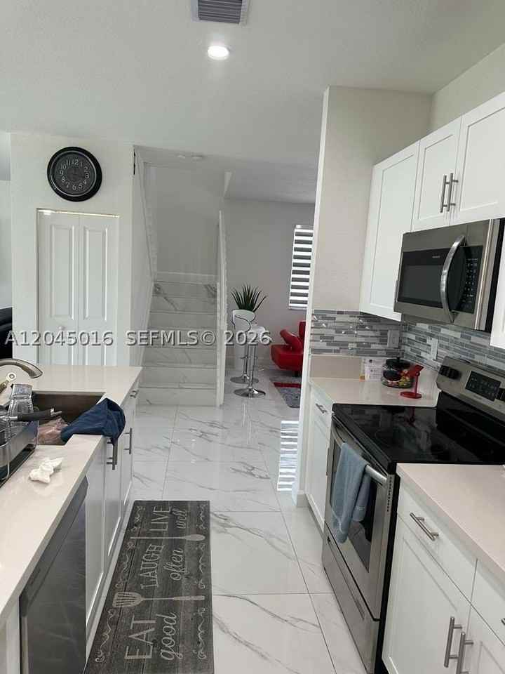 12760 Sw 215th Ter - Photo 7 of 24