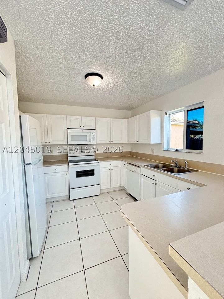 21339 Sw 87th Ct - Photo 6 of 37