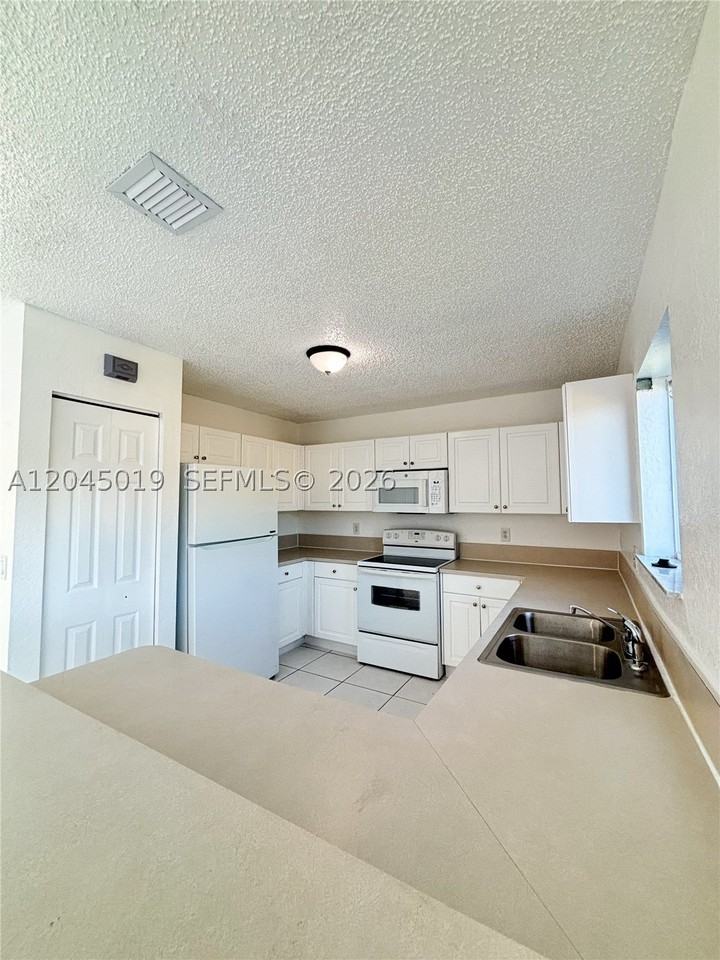 21339 Sw 87th Ct - Photo 7 of 37