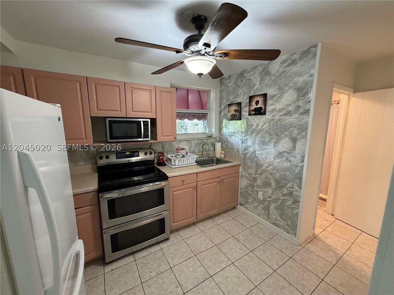 4935 Sw 101st Ave #1 - Photo 4 of 11