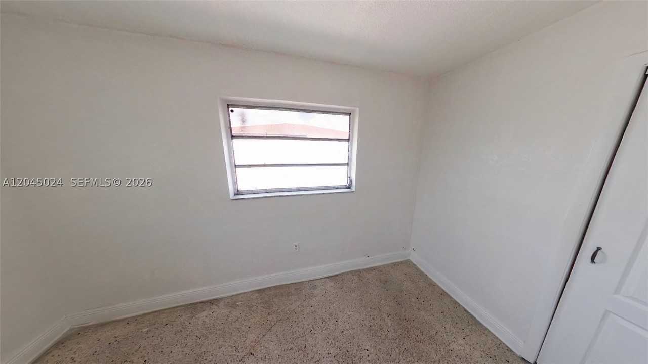 2712 W 10th Ave #5 - Photo 2 of 4