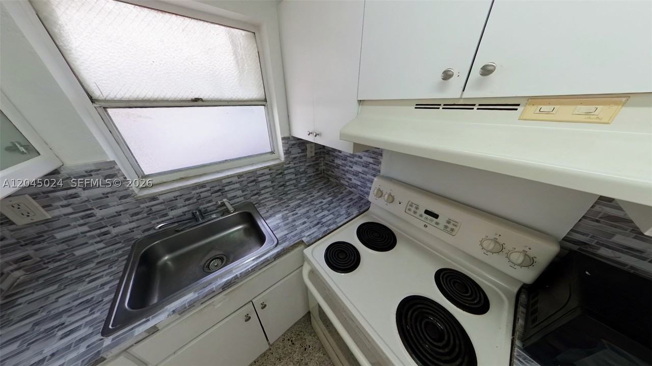 2712 W 10th Ave #5 - Photo 3 of 4