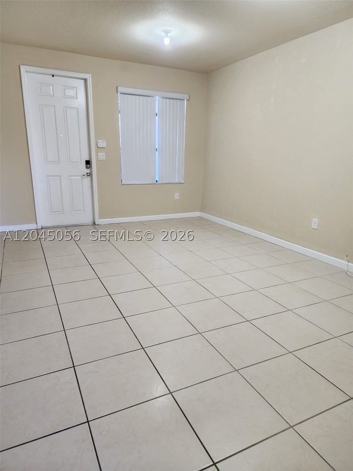 23941 Sw 118th Ave - Photo 2 of 5