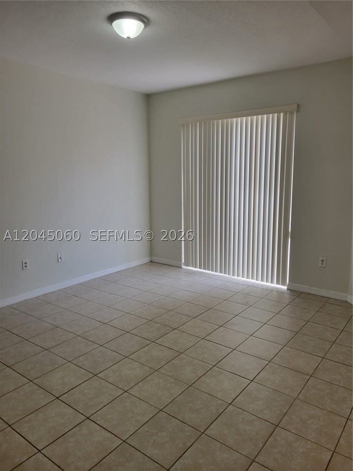 618 Sw 106th Ave #1511 - Photo 3 of 12