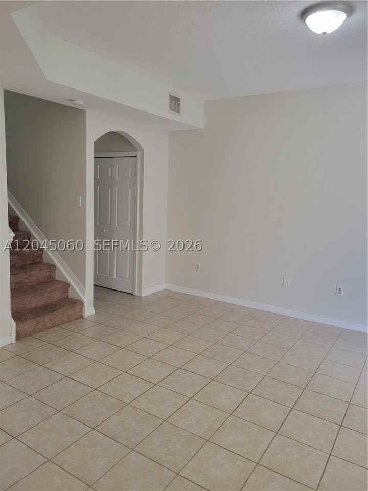 618 Sw 106th Ave #1511 - Photo 4 of 12