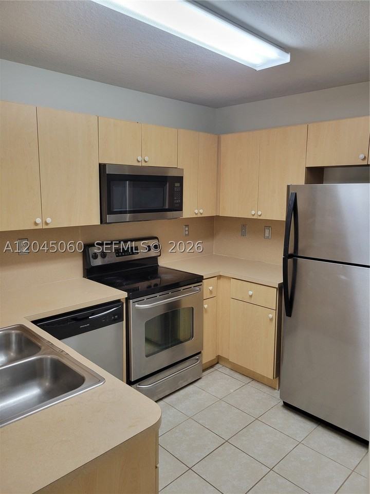 618 Sw 106th Ave #1511 - Photo 5 of 12