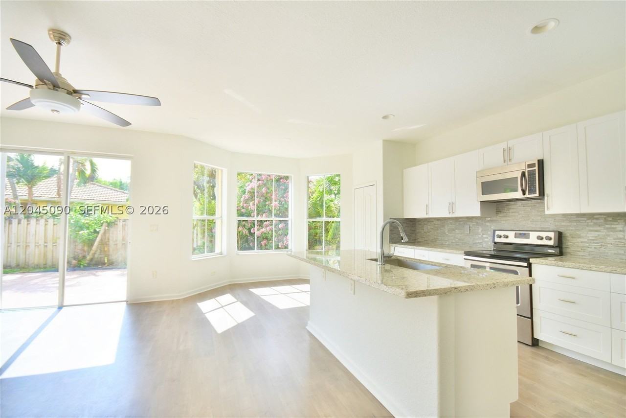 4534 Nw 94th Pl - Photo 3 of 27