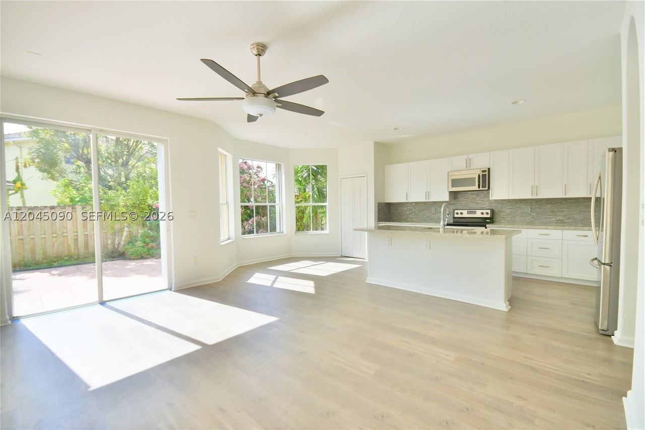 4534 Nw 94th Pl - Photo 4 of 27