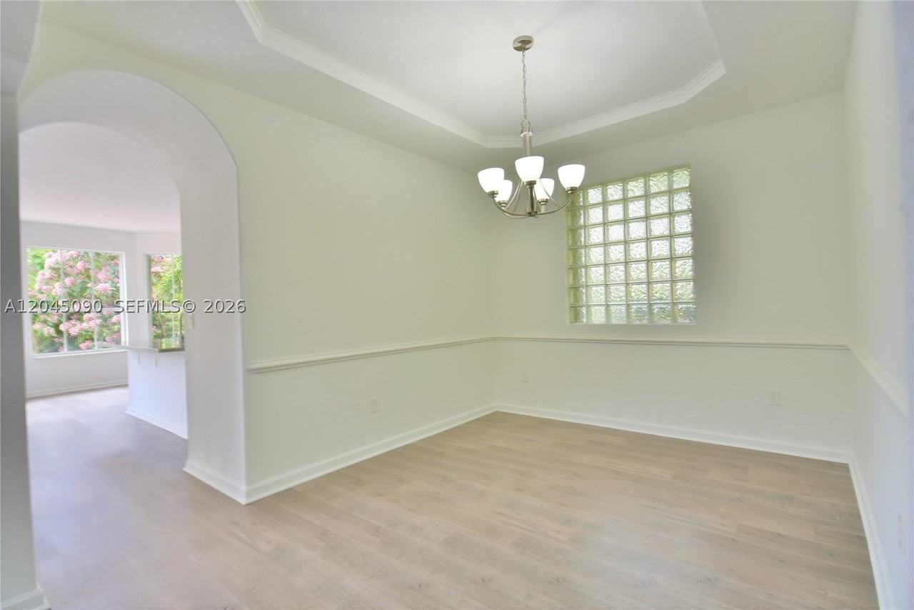 4534 Nw 94th Pl - Photo 6 of 27