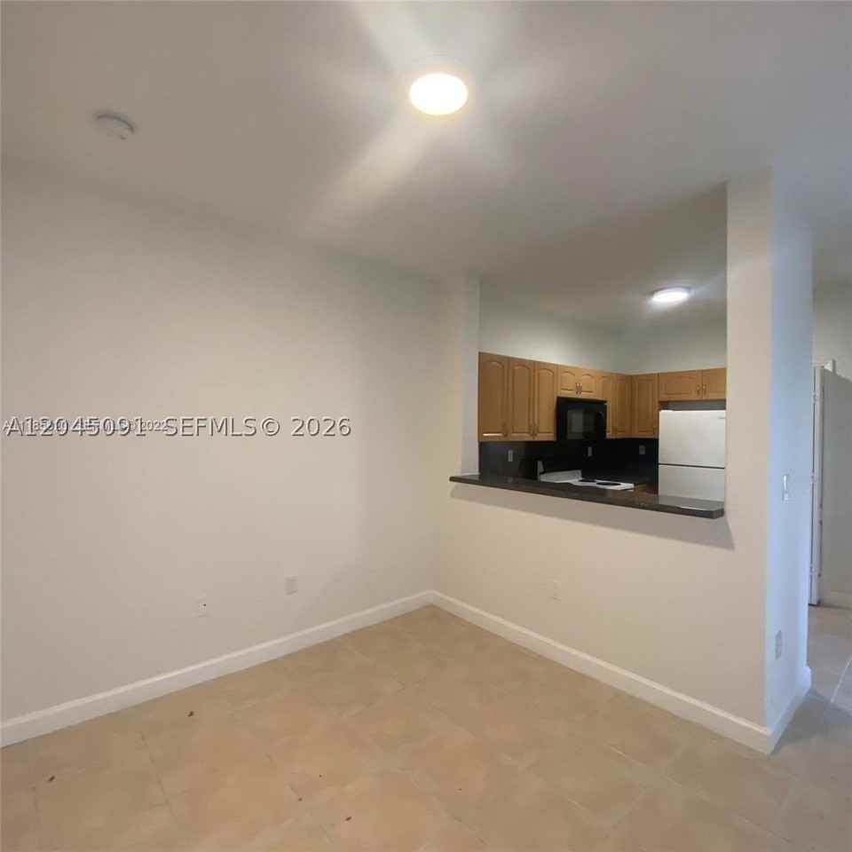 1660 Se 29th St #109 - Photo 4 of 17