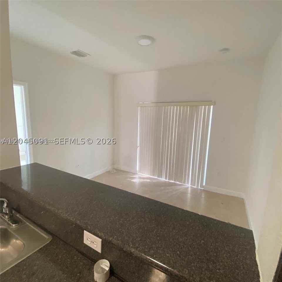 1660 Se 29th St #109 - Photo 5 of 17