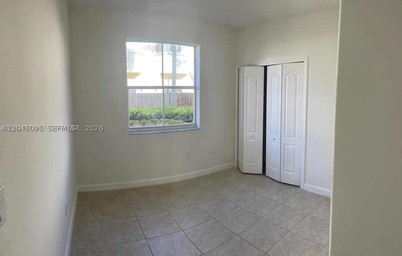 1660 Se 29th St #109 - Photo 6 of 17