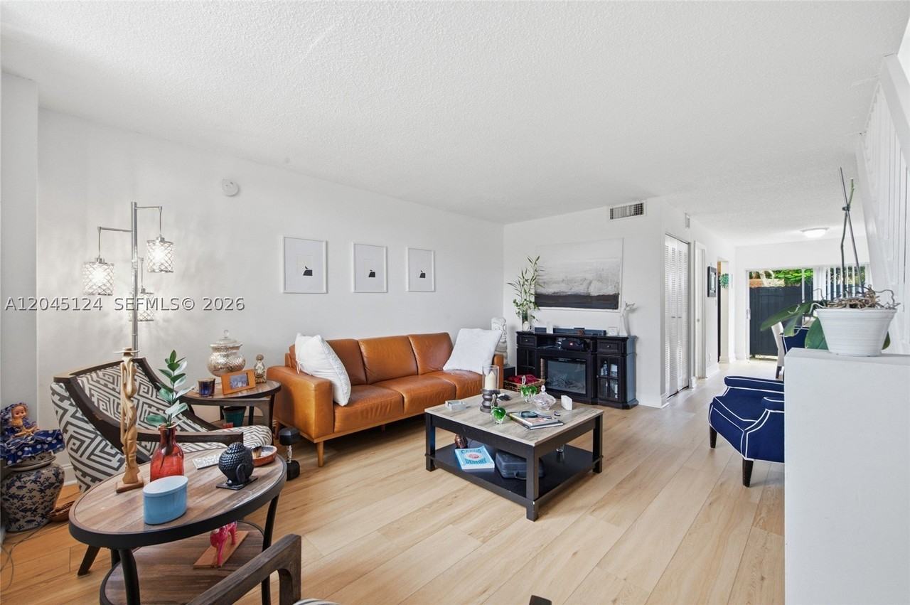 2520 N Andrews Ave #107 - Photo 3 of 34