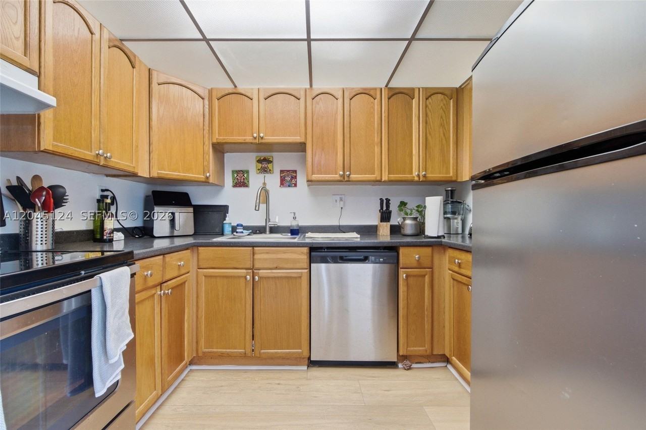2520 N Andrews Ave #107 - Photo 5 of 34