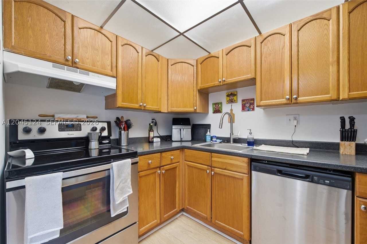 2520 N Andrews Ave #107 - Photo 7 of 34