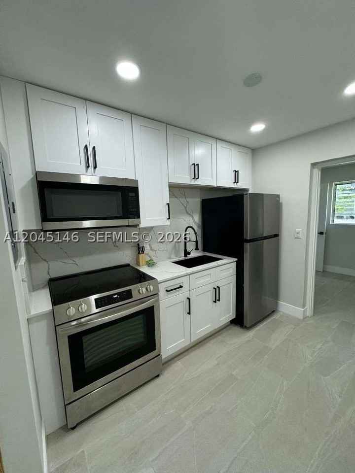 4708 Sw 33rd Ave #4708 - Photo 4 of 5