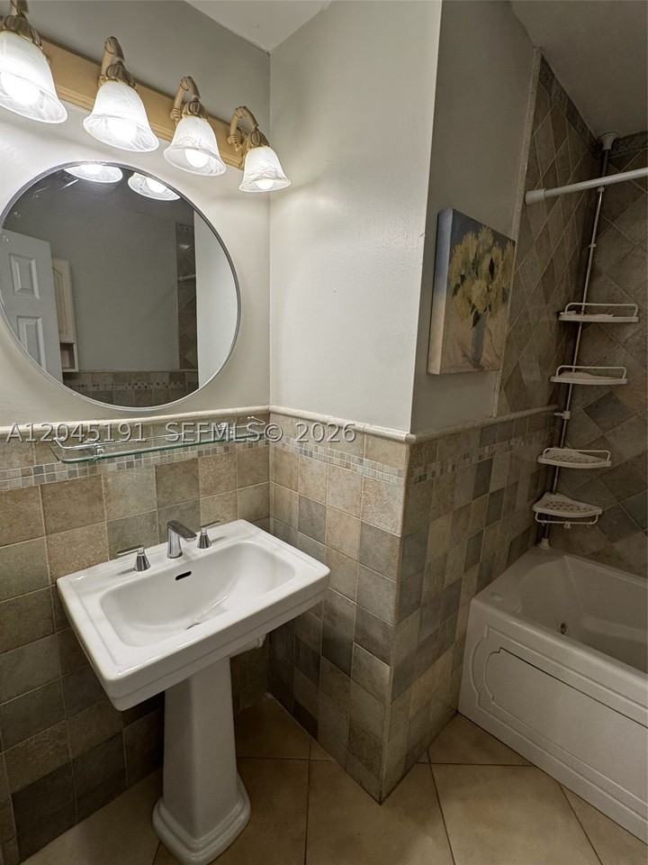158 Sw 96th Ct #B - Photo 5 of 7