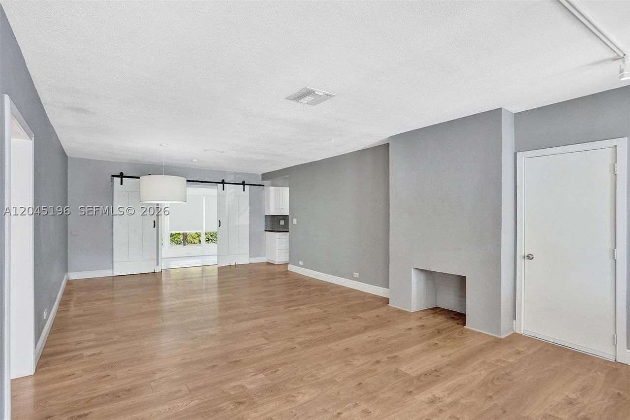 9040 Carlyle Ave - Photo 7 of 39