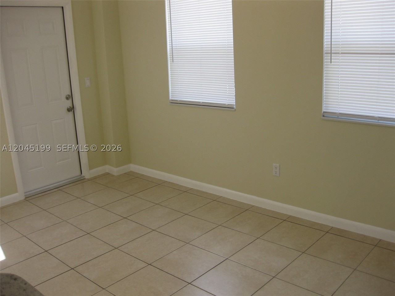 1520 Ne 14th St - Photo 2 of 11