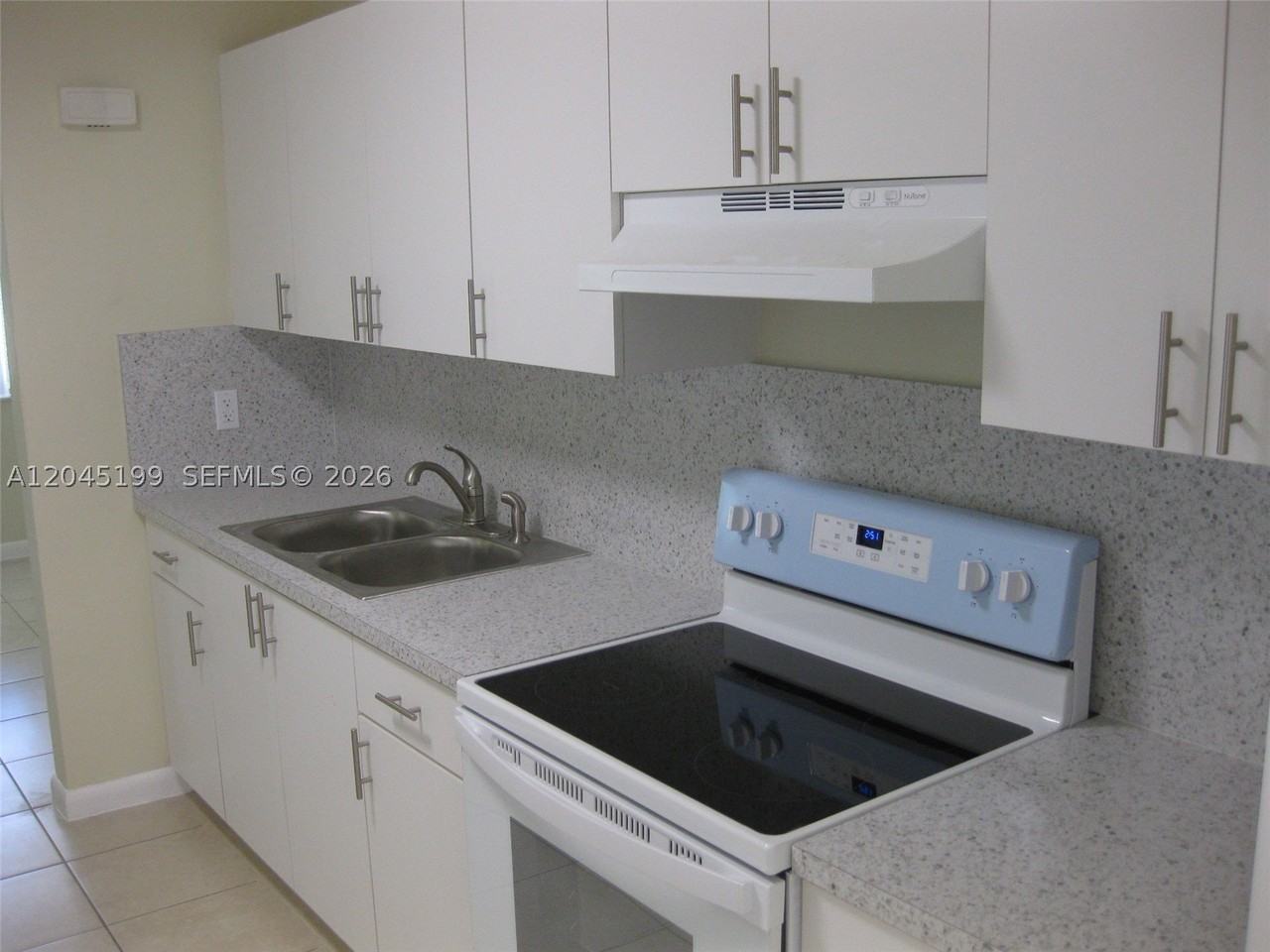 1520 Ne 14th St - Photo 3 of 11
