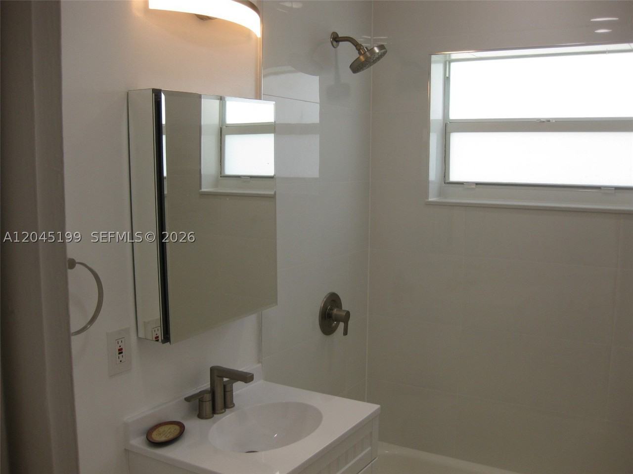 1520 Ne 14th St - Photo 5 of 11