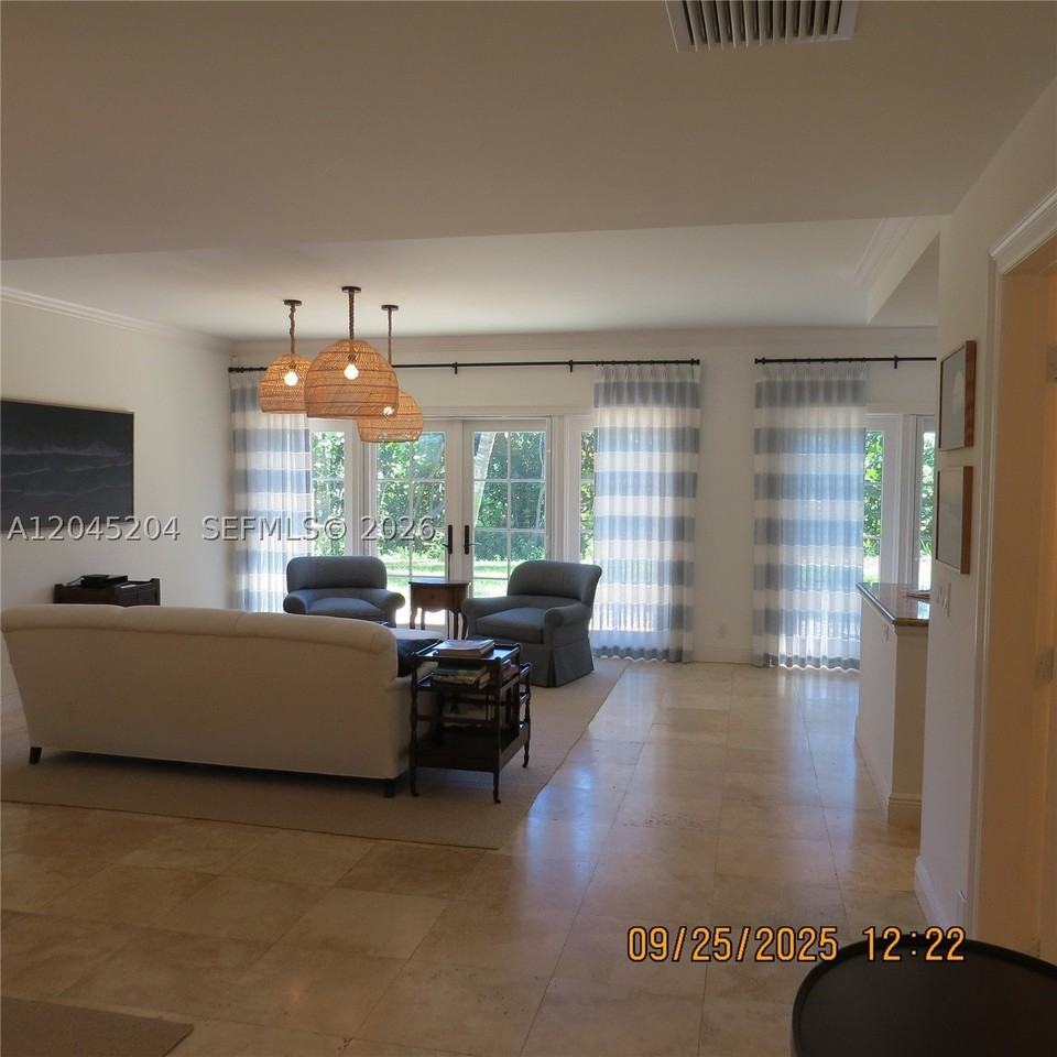 404 S Beach Rd #404 - Photo 4 of 28