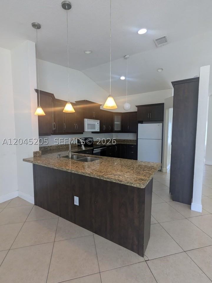 12335 Sw 193rd St #12335 - Photo 4 of 26