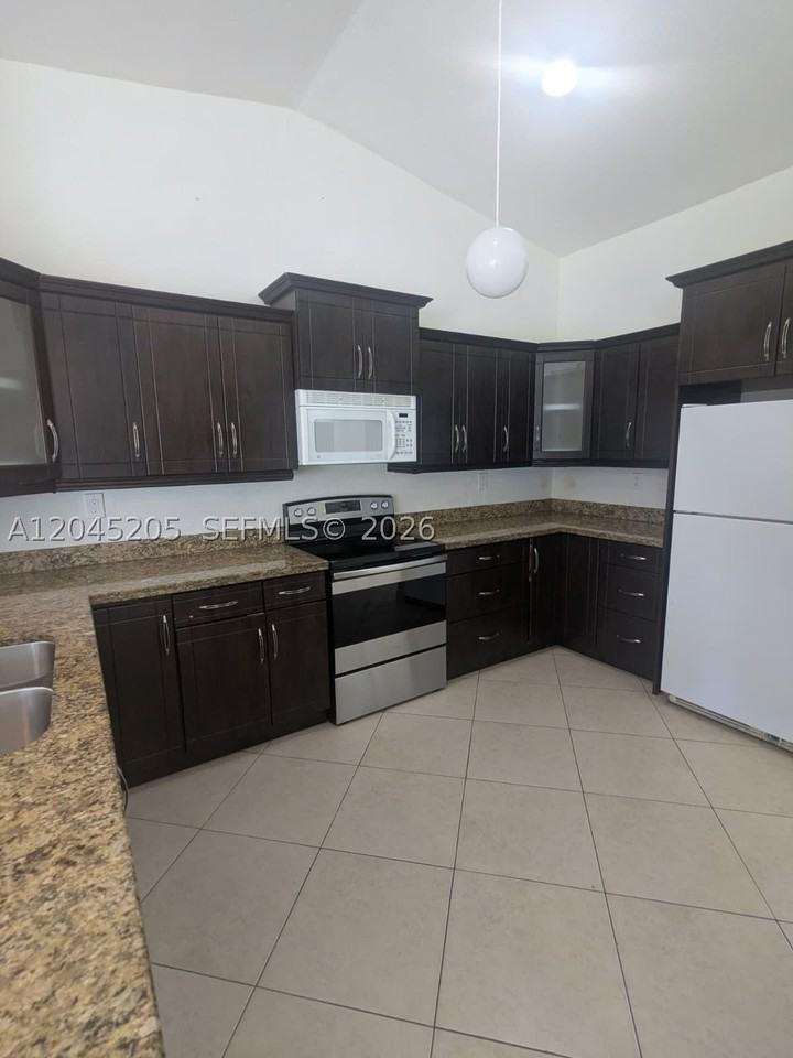 12335 Sw 193rd St #12335 - Photo 6 of 26