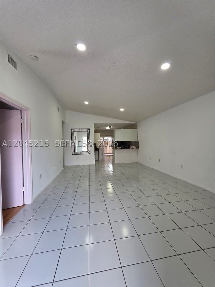 8905 Nw 121st St #0 - Photo 4 of 10