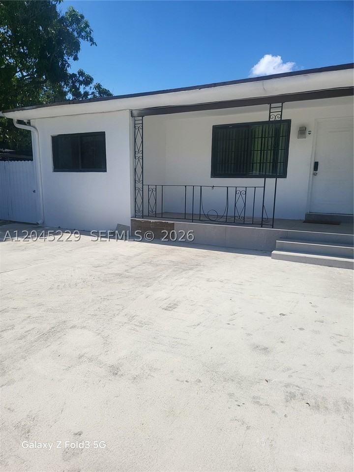 2467 Nw 95th Ter - Photo 2 of 18