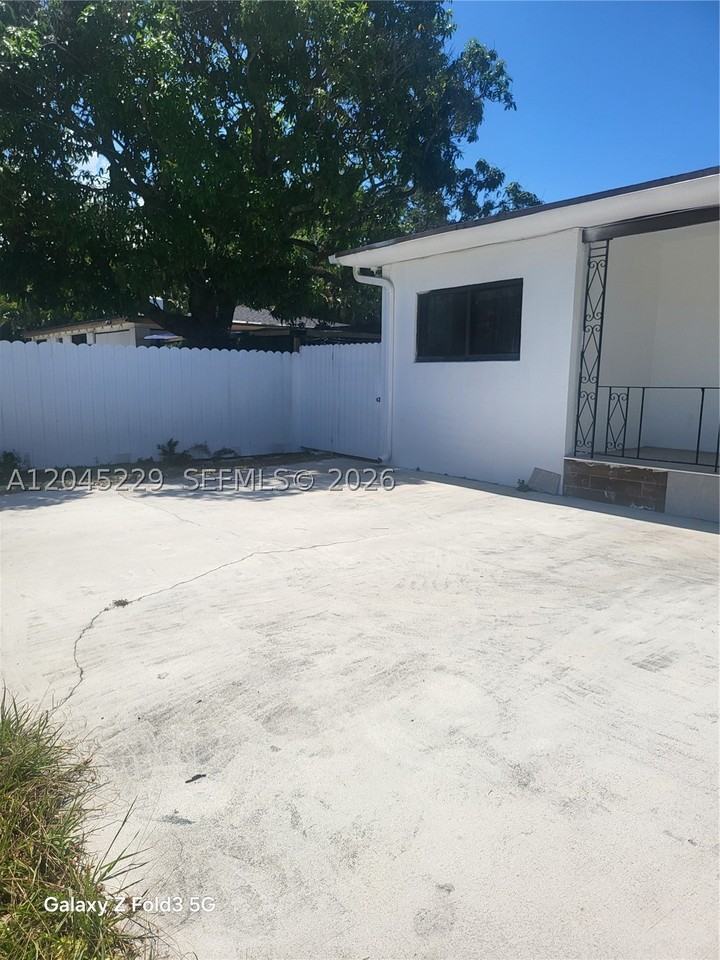 2467 Nw 95th Ter - Photo 3 of 18