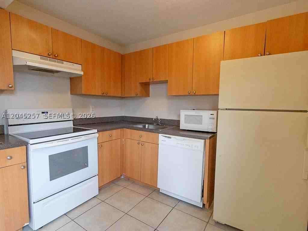 4648 Nw 9th Dr #4648 - Photo 6 of 26
