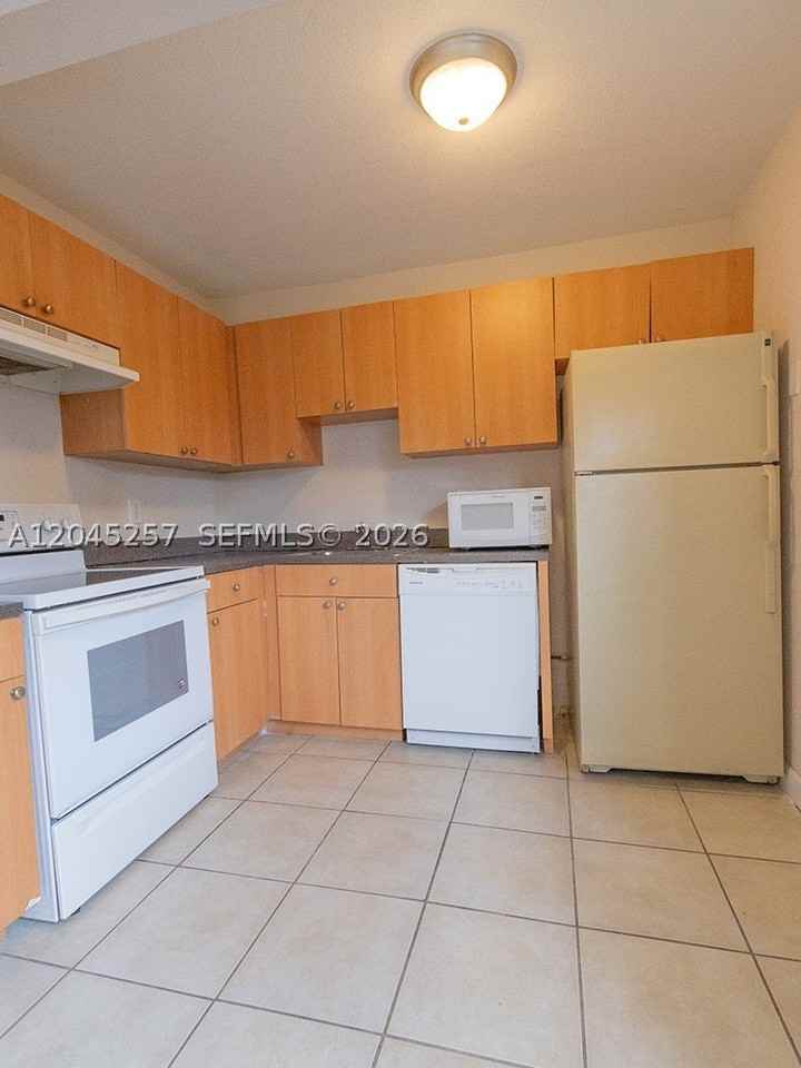 4648 Nw 9th Dr #4648 - Photo 7 of 26