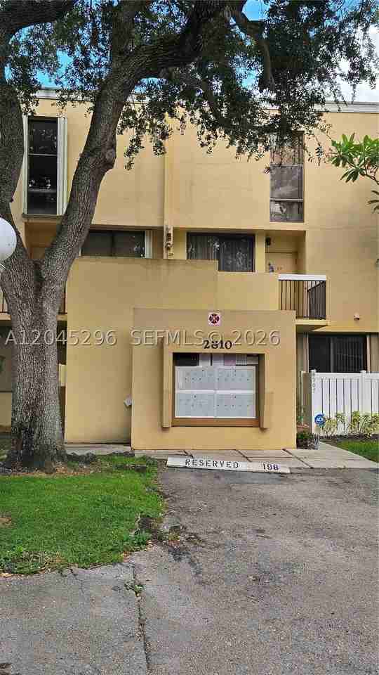 2810 Sw 87th Ave #910 - Photo 2 of 18