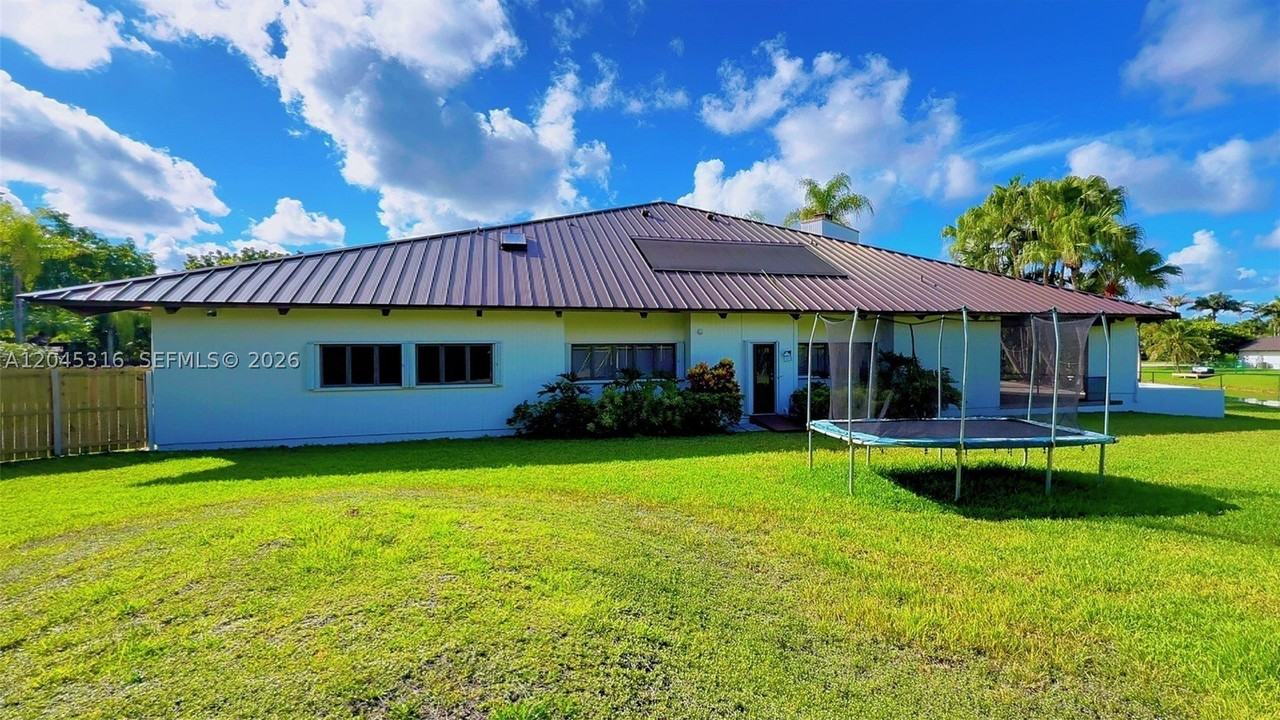 8925 Sw 102nd Ter #0 - Photo 4 of 50
