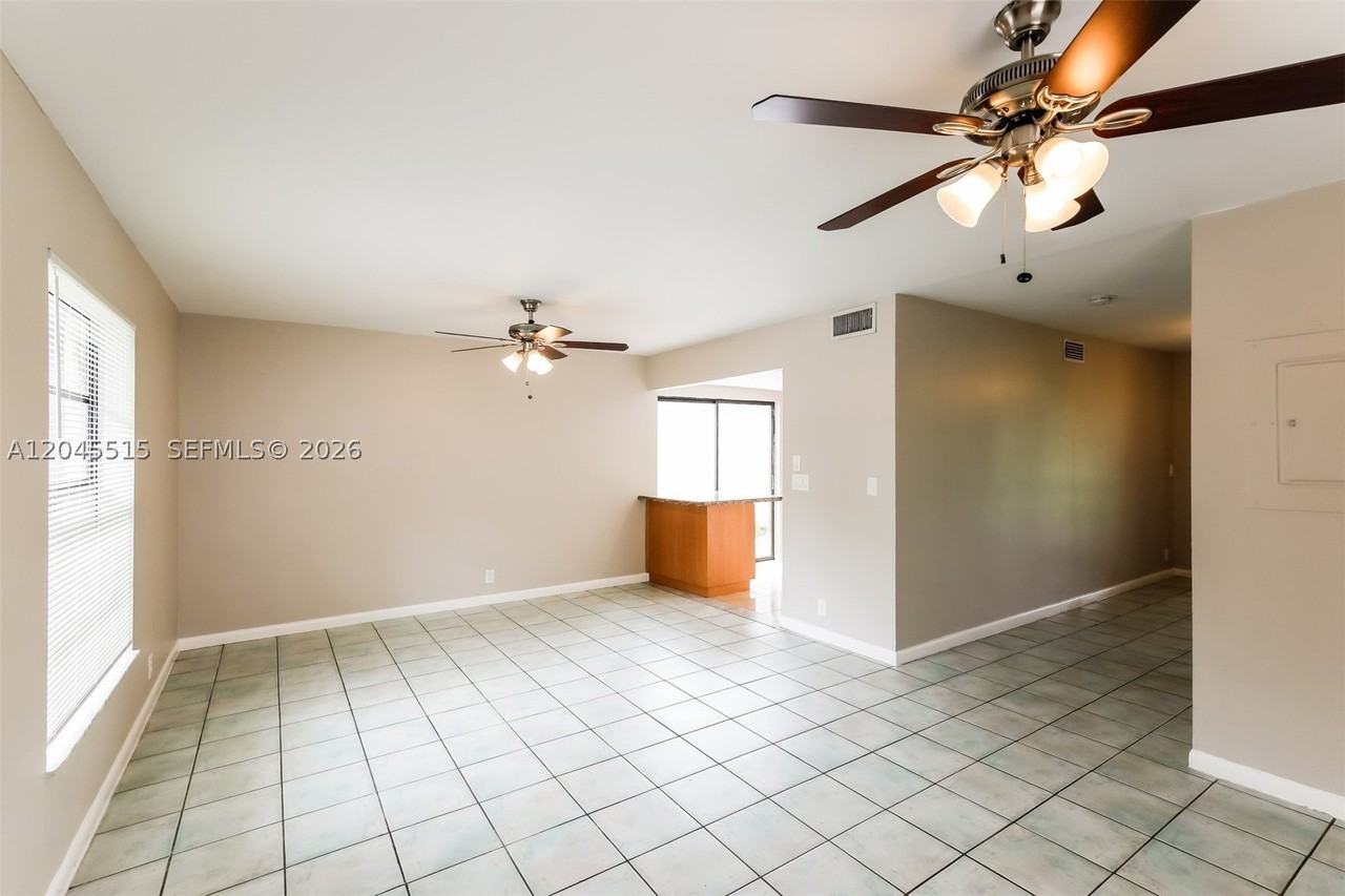 1430 W Sandpiper Cir - Photo 2 of 18