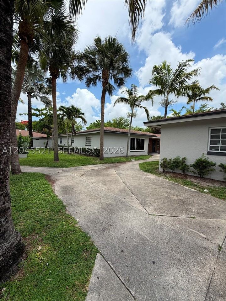 2551 Nw 26th St - Photo 2 of 19