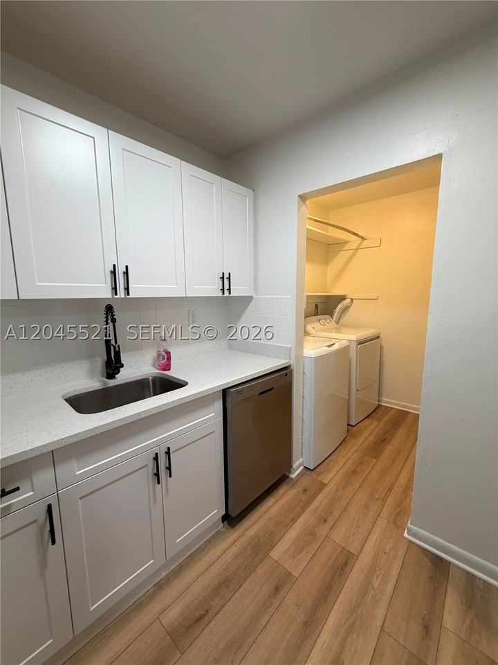 2551 Nw 26th St - Photo 7 of 19