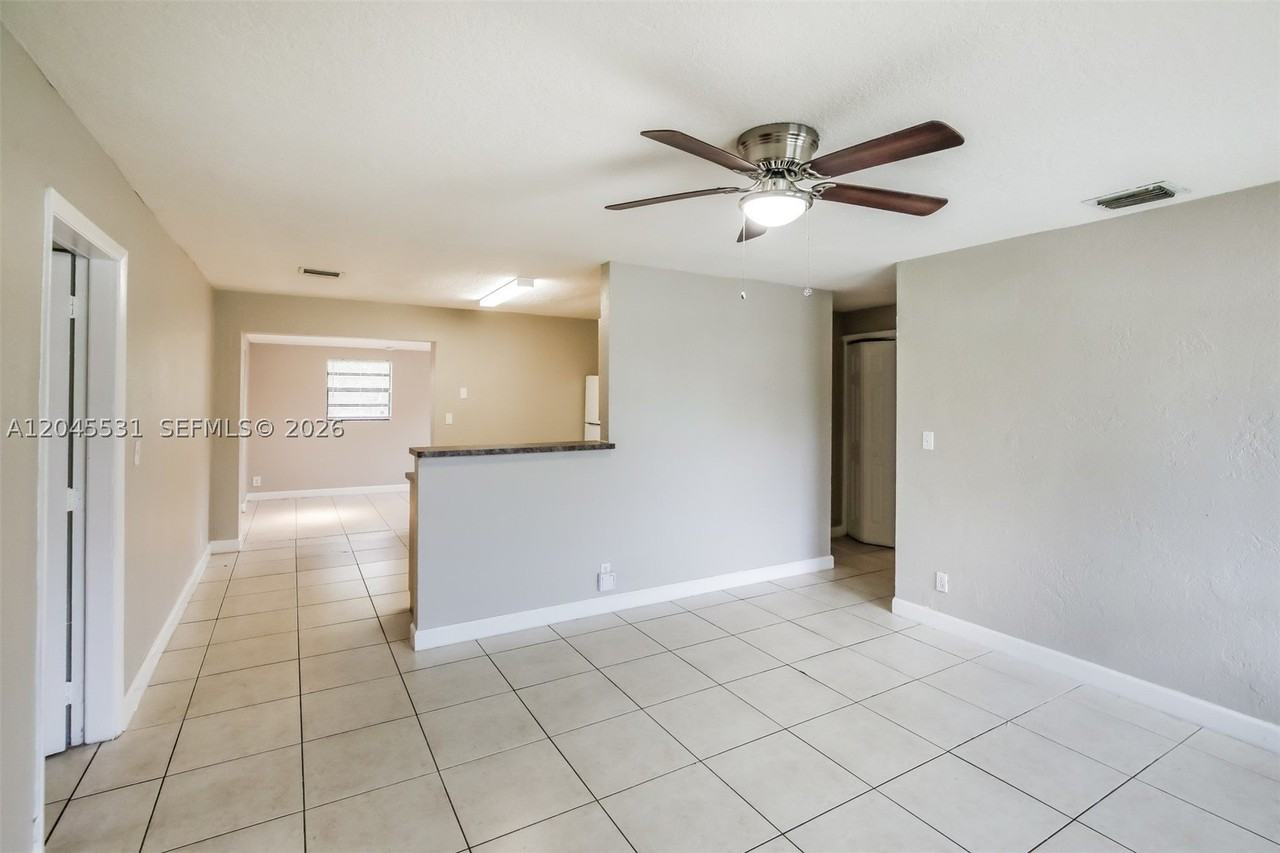 4951 Sw 16th St - Photo 2 of 18