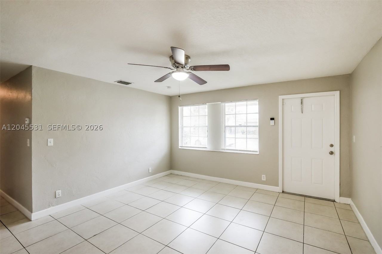 4951 Sw 16th St - Photo 3 of 18