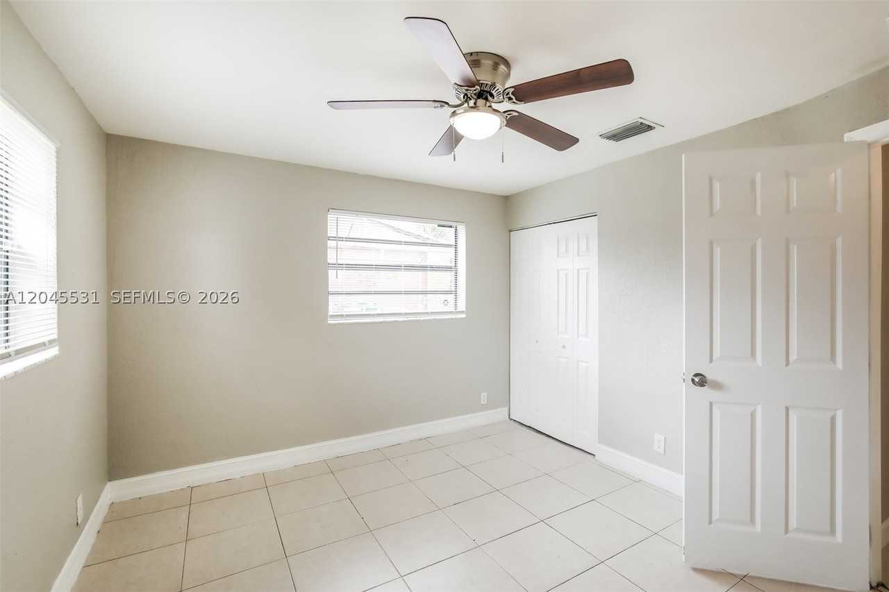 4951 Sw 16th St - Photo 7 of 18
