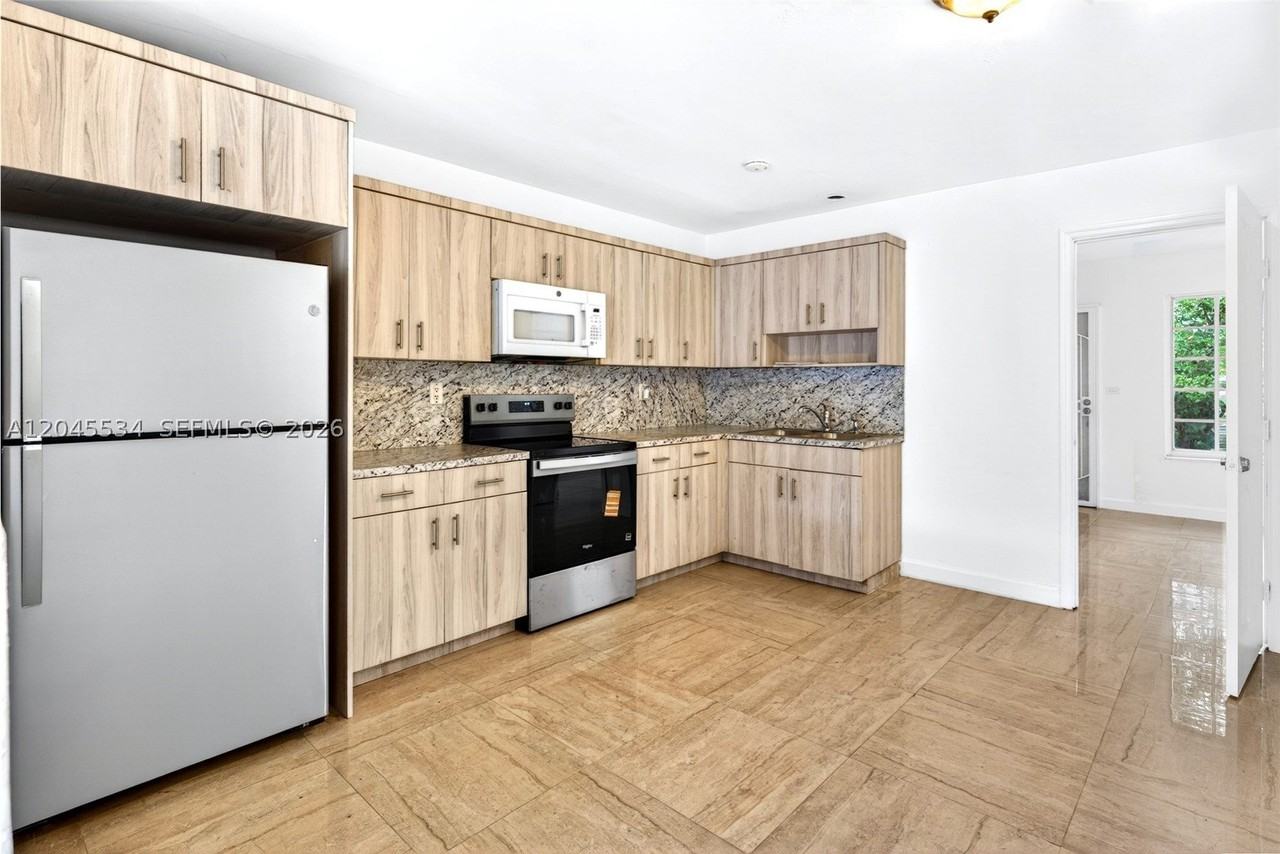 1350 Ne 149th St #2 - Photo 2 of 26