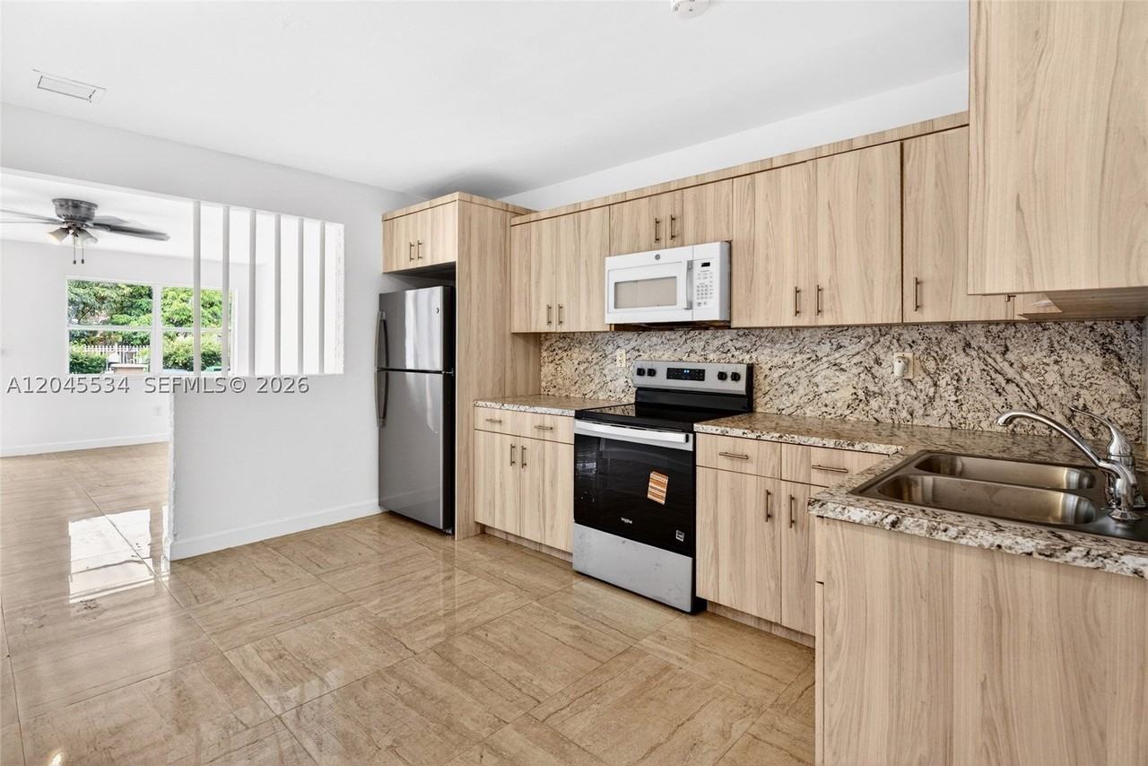 1350 Ne 149th St #2 - Photo 3 of 26