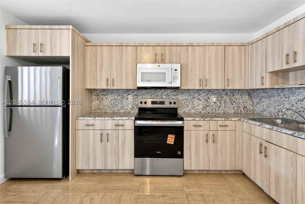 1350 Ne 149th St #2 - Photo 5 of 26