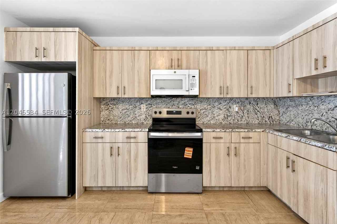 1350 Ne 149th St #2 - Photo 6 of 26
