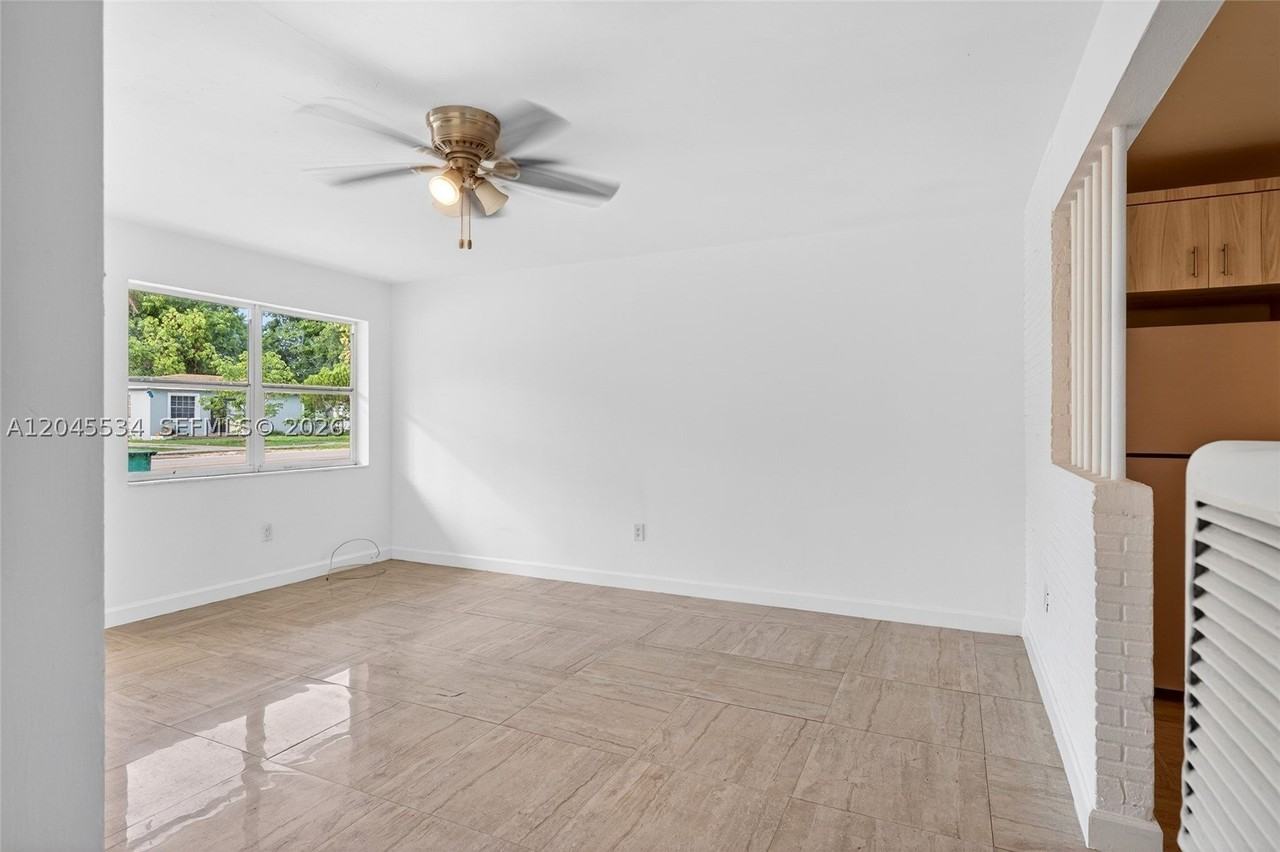 1350 Ne 149th St #2 - Photo 7 of 26