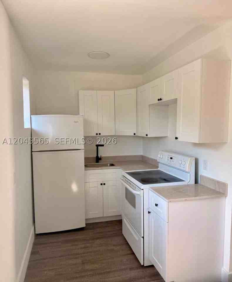 7535 Ne 2nd Ct #4