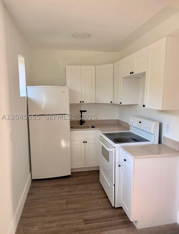 7535 Ne 2nd Ct #4 - Photo 3 of 19