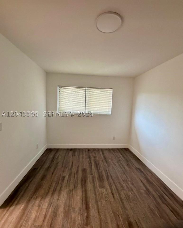 7535 Ne 2nd Ct #4 - Photo 5 of 19